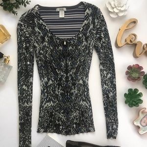 Cache• patterned• zipper long sleeve